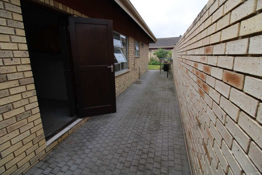 3 Bedroom Property for Sale in Dormehls Drift Western Cape